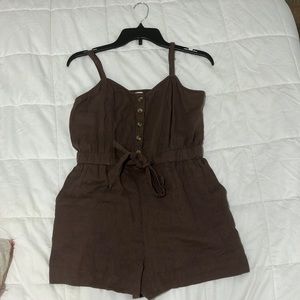 I’m selling an Aire romper, has spaghetti straps, buttons in the front